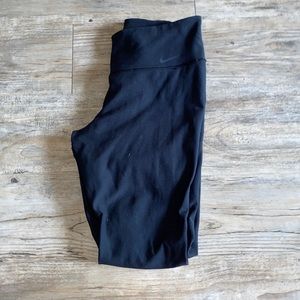 Black Nike leggings